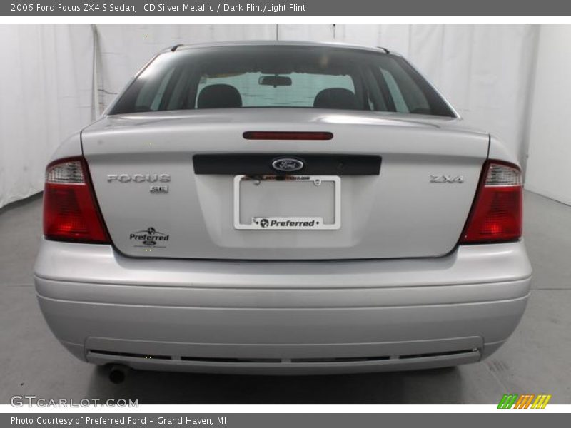 CD Silver Metallic / Dark Flint/Light Flint 2006 Ford Focus ZX4 S Sedan