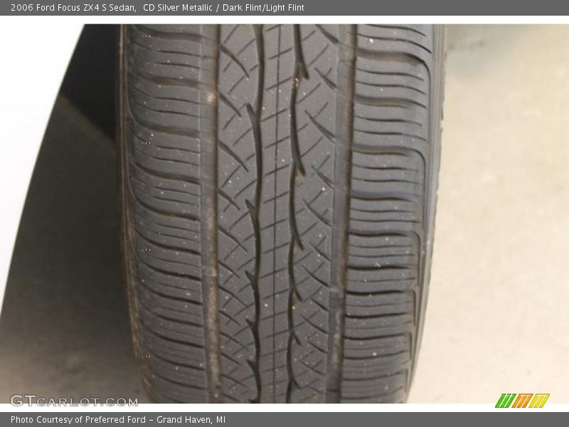 CD Silver Metallic / Dark Flint/Light Flint 2006 Ford Focus ZX4 S Sedan