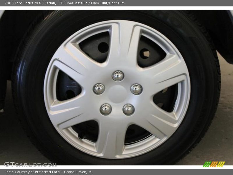 CD Silver Metallic / Dark Flint/Light Flint 2006 Ford Focus ZX4 S Sedan