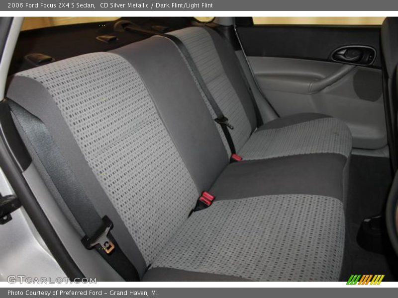 CD Silver Metallic / Dark Flint/Light Flint 2006 Ford Focus ZX4 S Sedan