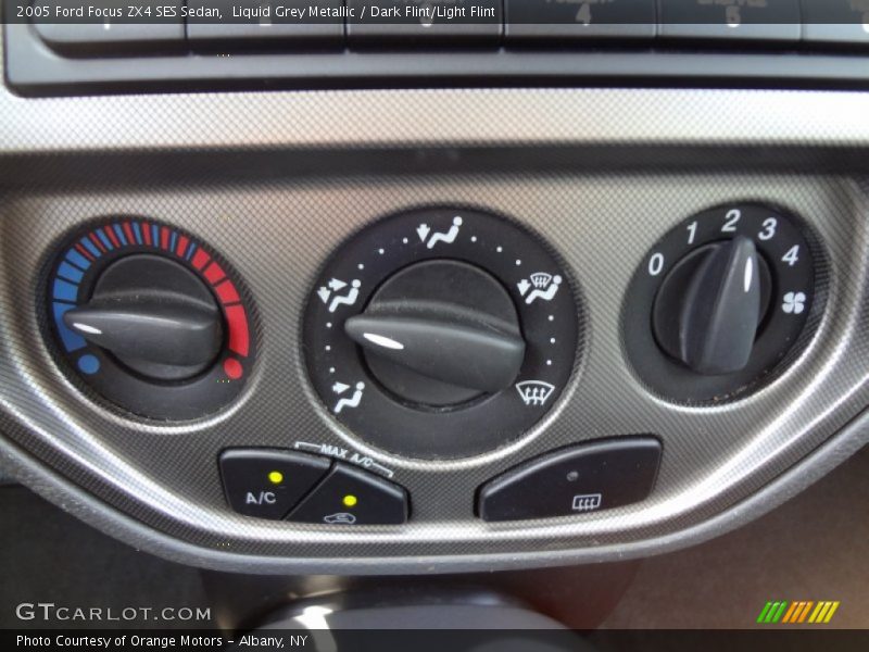 Liquid Grey Metallic / Dark Flint/Light Flint 2005 Ford Focus ZX4 SES Sedan