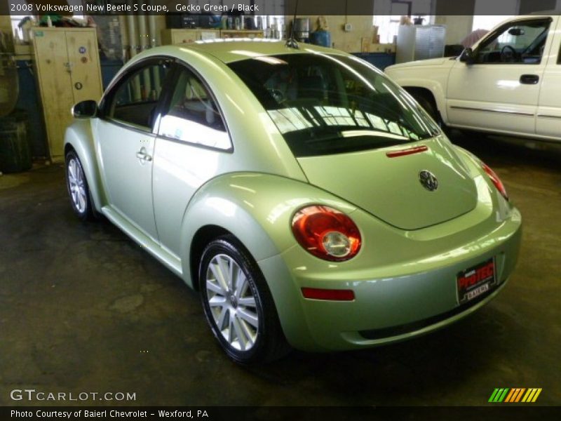 Gecko Green / Black 2008 Volkswagen New Beetle S Coupe