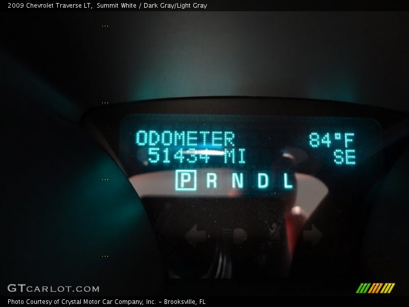 Summit White / Dark Gray/Light Gray 2009 Chevrolet Traverse LT