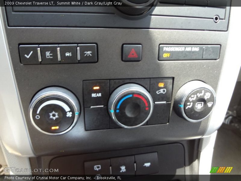Summit White / Dark Gray/Light Gray 2009 Chevrolet Traverse LT