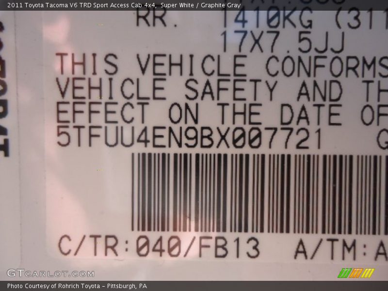 Super White / Graphite Gray 2011 Toyota Tacoma V6 TRD Sport Access Cab 4x4