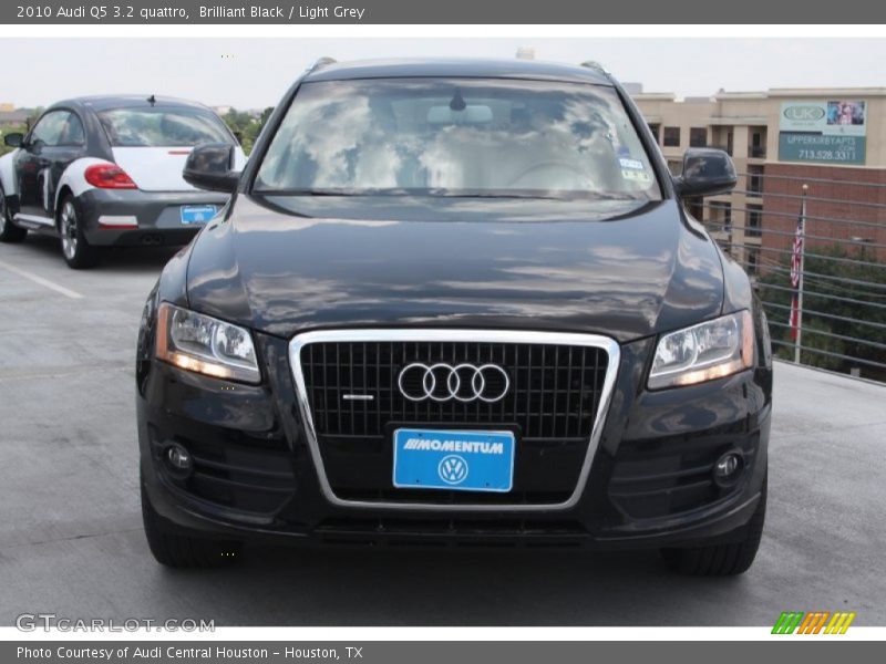 Brilliant Black / Light Grey 2010 Audi Q5 3.2 quattro