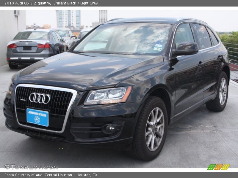 Brilliant Black / Light Grey 2010 Audi Q5 3.2 quattro