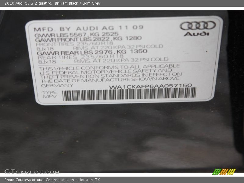 Brilliant Black / Light Grey 2010 Audi Q5 3.2 quattro