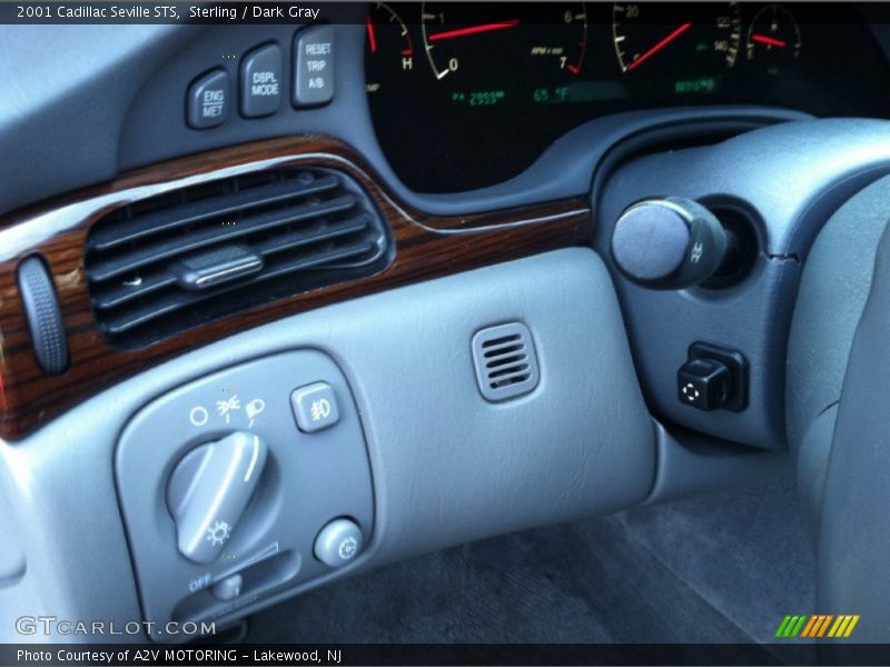 Sterling / Dark Gray 2001 Cadillac Seville STS