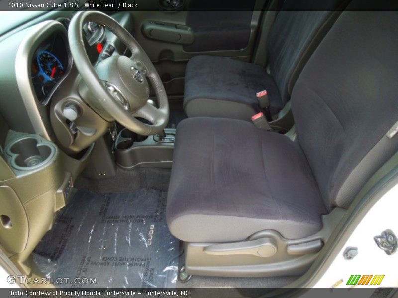 White Pearl / Black 2010 Nissan Cube 1.8 S