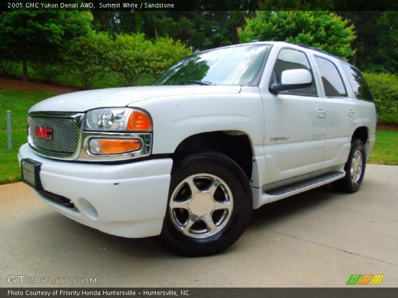 Summit White / Sandstone 2005 GMC Yukon Denali AWD