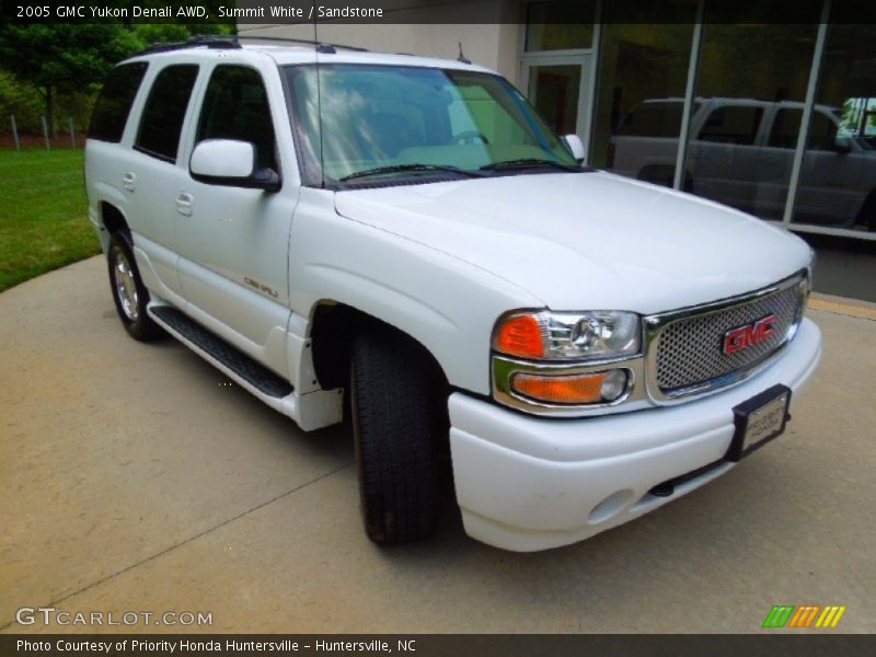 Summit White / Sandstone 2005 GMC Yukon Denali AWD