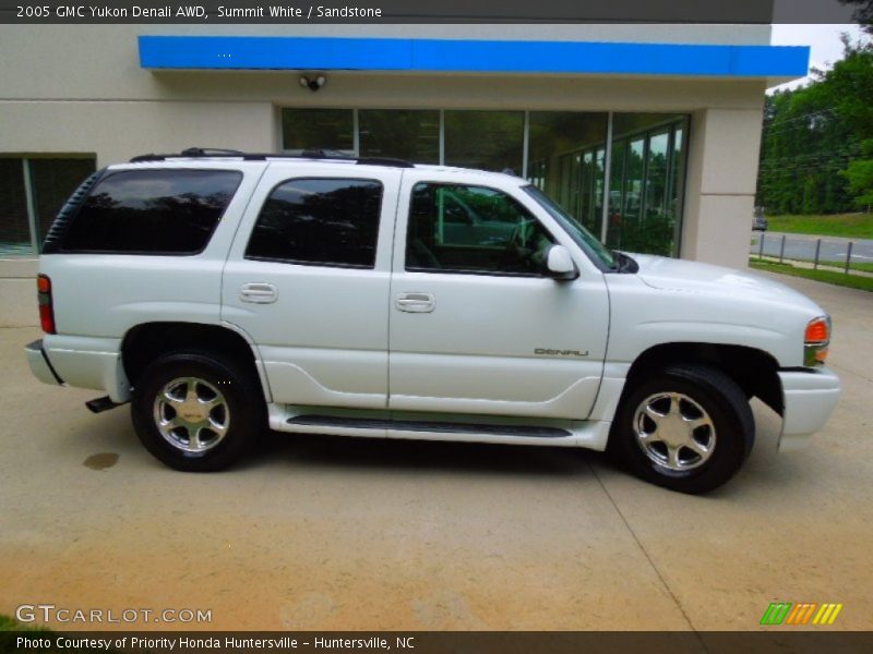 Summit White / Sandstone 2005 GMC Yukon Denali AWD