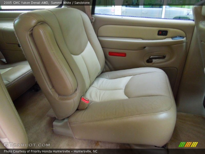 Summit White / Sandstone 2005 GMC Yukon Denali AWD
