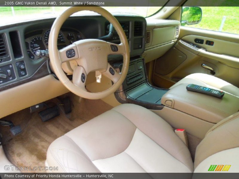 Summit White / Sandstone 2005 GMC Yukon Denali AWD