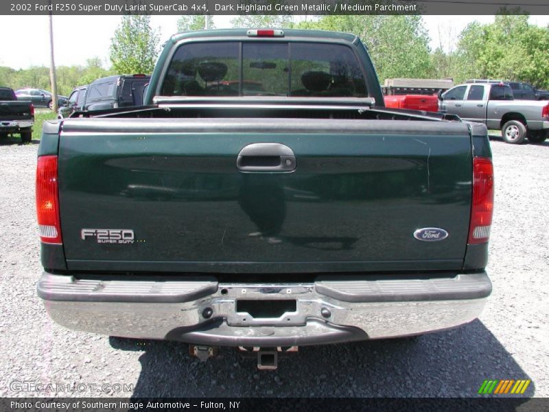 Dark Highland Green Metallic / Medium Parchment 2002 Ford F250 Super Duty Lariat SuperCab 4x4