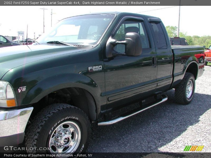 Dark Highland Green Metallic / Medium Parchment 2002 Ford F250 Super Duty Lariat SuperCab 4x4