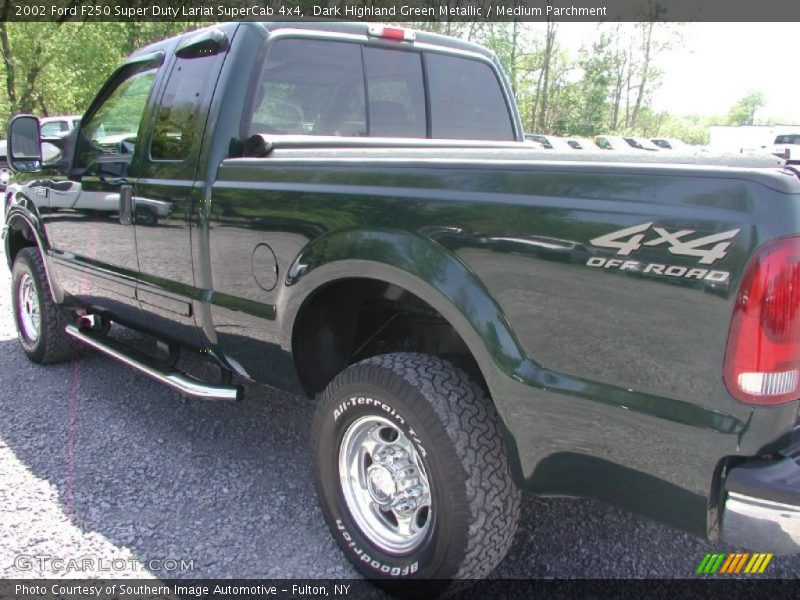 Dark Highland Green Metallic / Medium Parchment 2002 Ford F250 Super Duty Lariat SuperCab 4x4