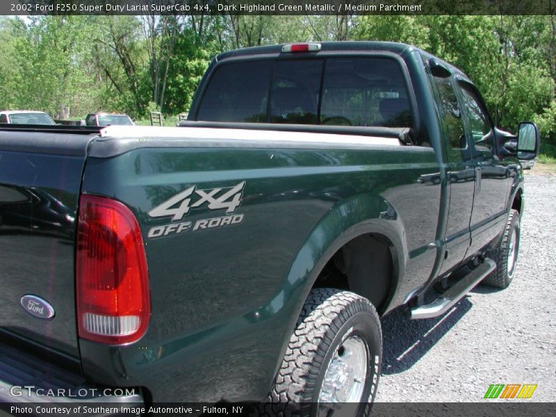 Dark Highland Green Metallic / Medium Parchment 2002 Ford F250 Super Duty Lariat SuperCab 4x4