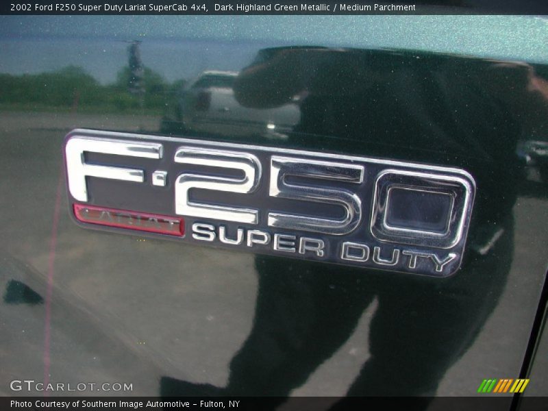 Dark Highland Green Metallic / Medium Parchment 2002 Ford F250 Super Duty Lariat SuperCab 4x4