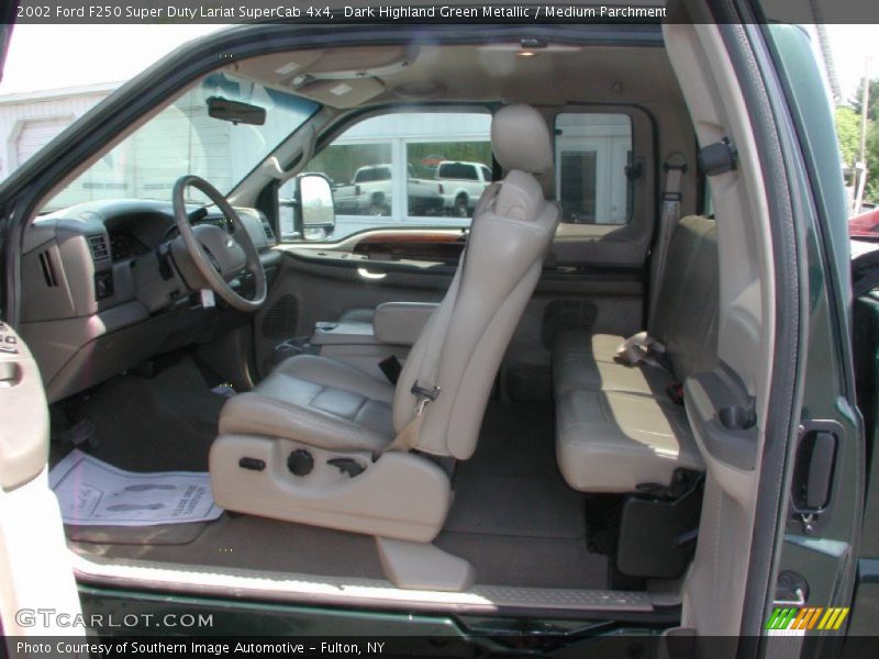 Dark Highland Green Metallic / Medium Parchment 2002 Ford F250 Super Duty Lariat SuperCab 4x4
