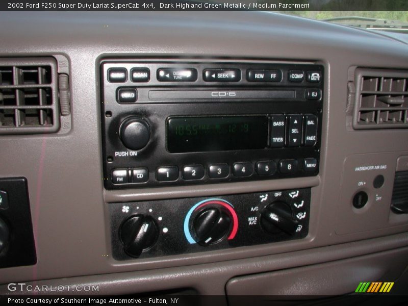 Dark Highland Green Metallic / Medium Parchment 2002 Ford F250 Super Duty Lariat SuperCab 4x4