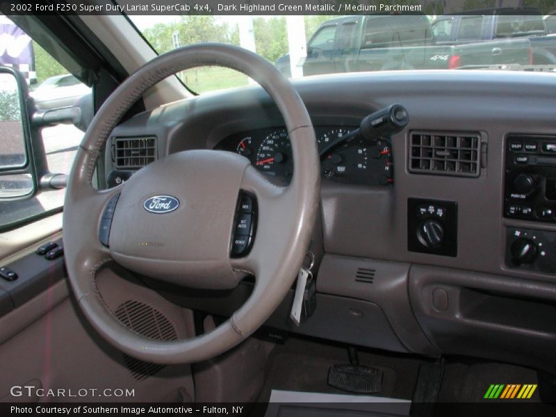 Dark Highland Green Metallic / Medium Parchment 2002 Ford F250 Super Duty Lariat SuperCab 4x4