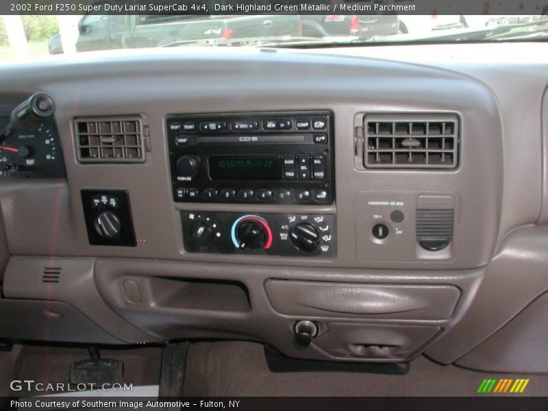Dark Highland Green Metallic / Medium Parchment 2002 Ford F250 Super Duty Lariat SuperCab 4x4