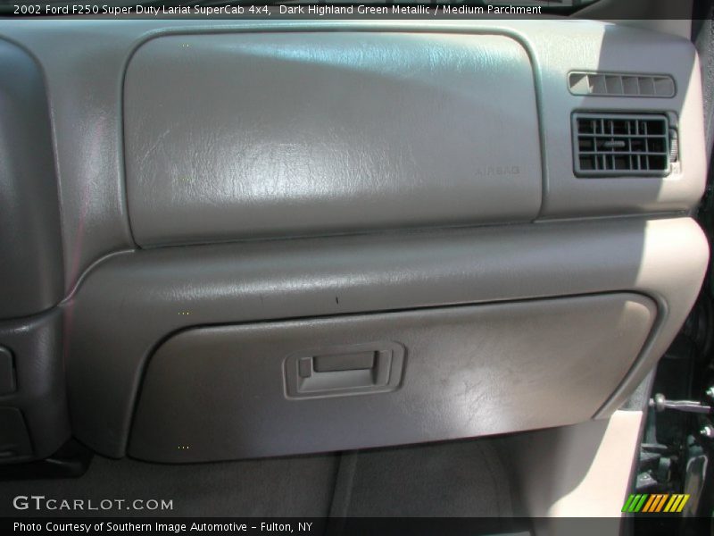 Dark Highland Green Metallic / Medium Parchment 2002 Ford F250 Super Duty Lariat SuperCab 4x4