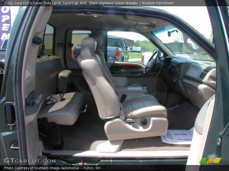 Dark Highland Green Metallic / Medium Parchment 2002 Ford F250 Super Duty Lariat SuperCab 4x4