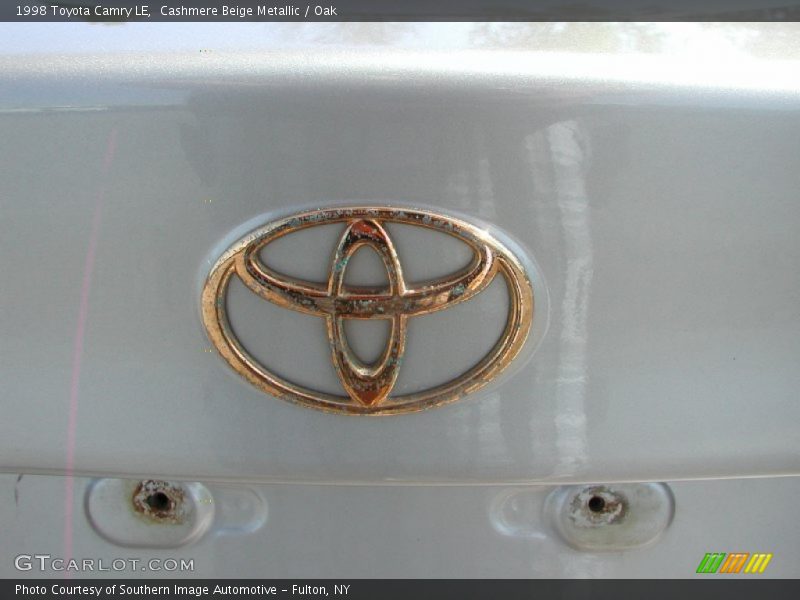 Cashmere Beige Metallic / Oak 1998 Toyota Camry LE