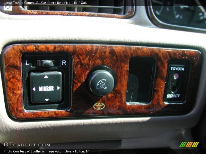 Cashmere Beige Metallic / Oak 1998 Toyota Camry LE