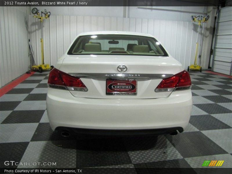 Blizzard White Pearl / Ivory 2012 Toyota Avalon