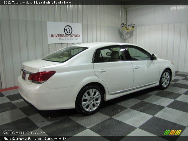 Blizzard White Pearl / Ivory 2012 Toyota Avalon
