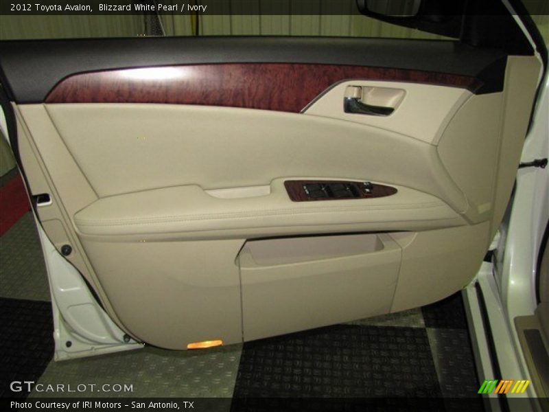Blizzard White Pearl / Ivory 2012 Toyota Avalon
