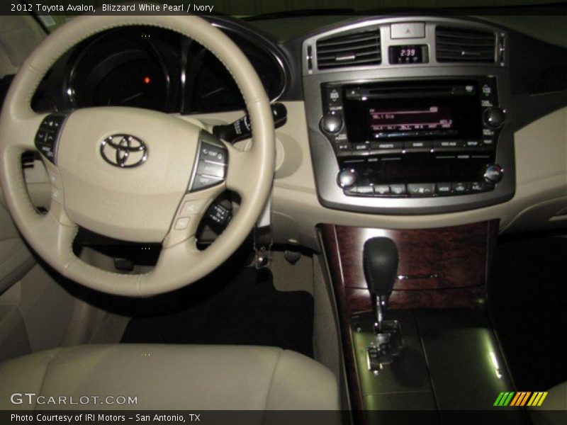 Blizzard White Pearl / Ivory 2012 Toyota Avalon