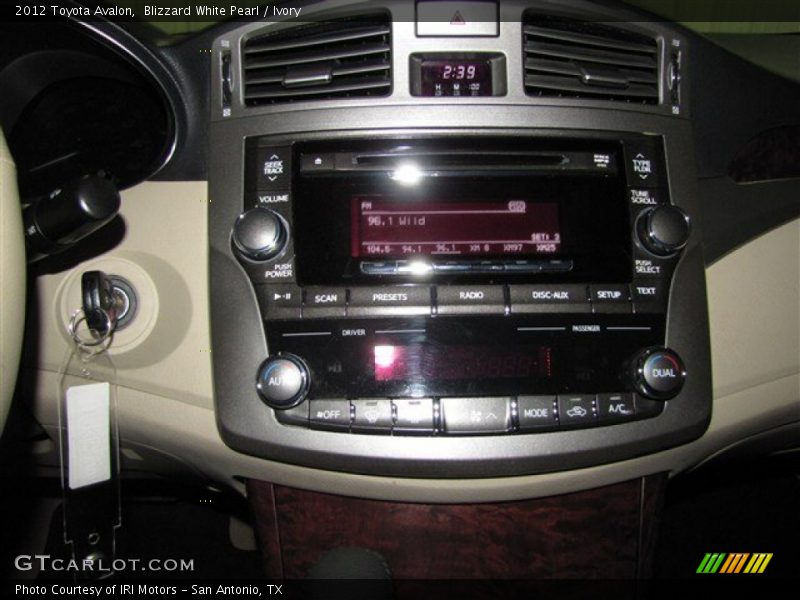 Blizzard White Pearl / Ivory 2012 Toyota Avalon