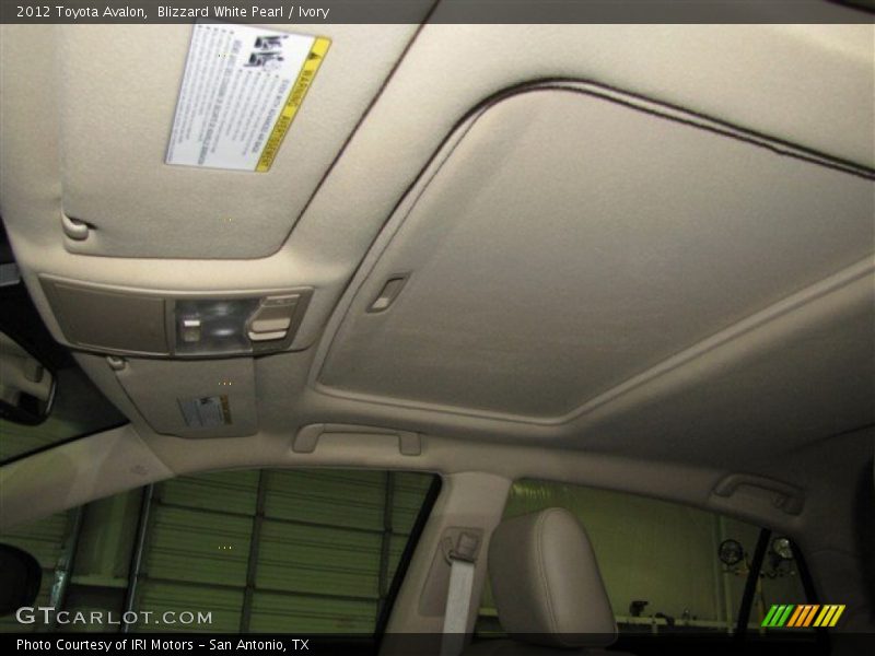 Blizzard White Pearl / Ivory 2012 Toyota Avalon