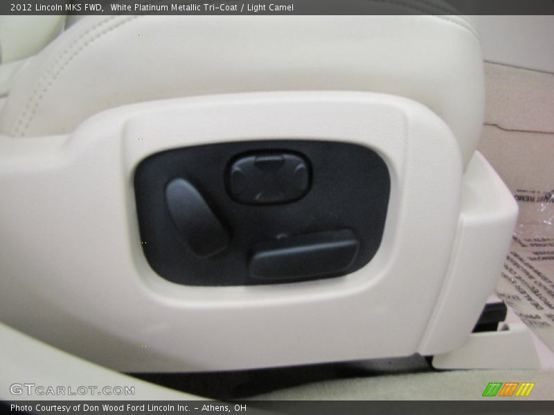 White Platinum Metallic Tri-Coat / Light Camel 2012 Lincoln MKS FWD