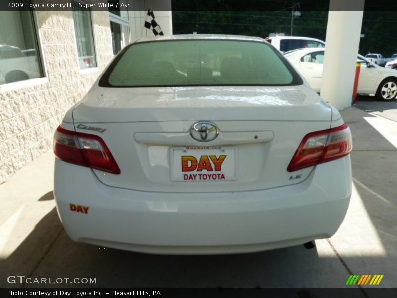 Super White / Ash 2009 Toyota Camry LE