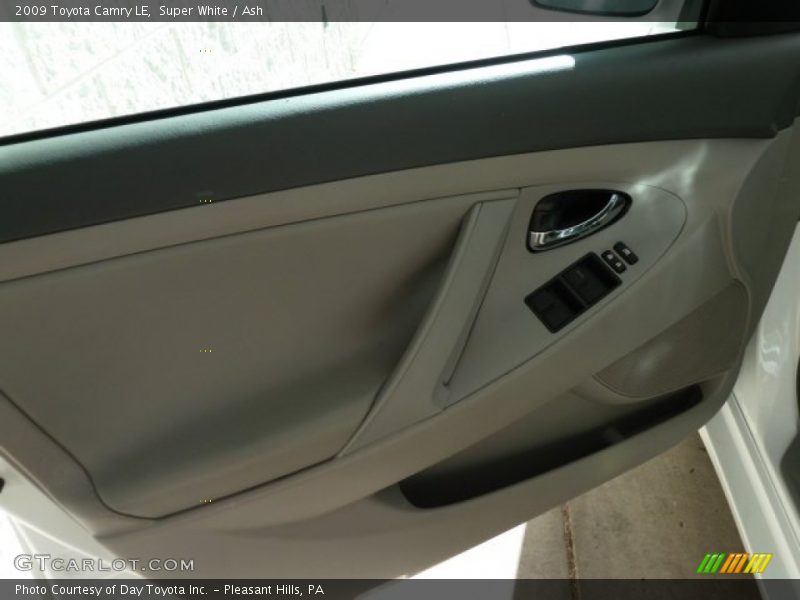 Super White / Ash 2009 Toyota Camry LE
