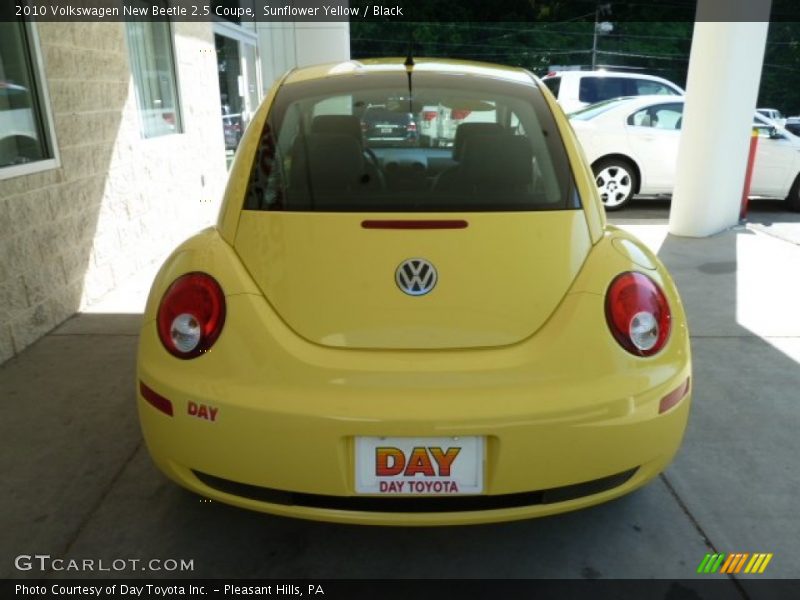 Sunflower Yellow / Black 2010 Volkswagen New Beetle 2.5 Coupe