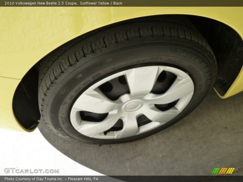 Sunflower Yellow / Black 2010 Volkswagen New Beetle 2.5 Coupe