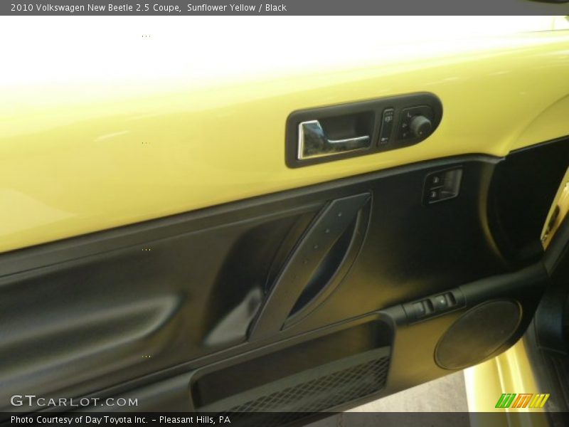 Sunflower Yellow / Black 2010 Volkswagen New Beetle 2.5 Coupe