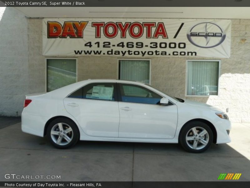 Super White / Black 2012 Toyota Camry SE