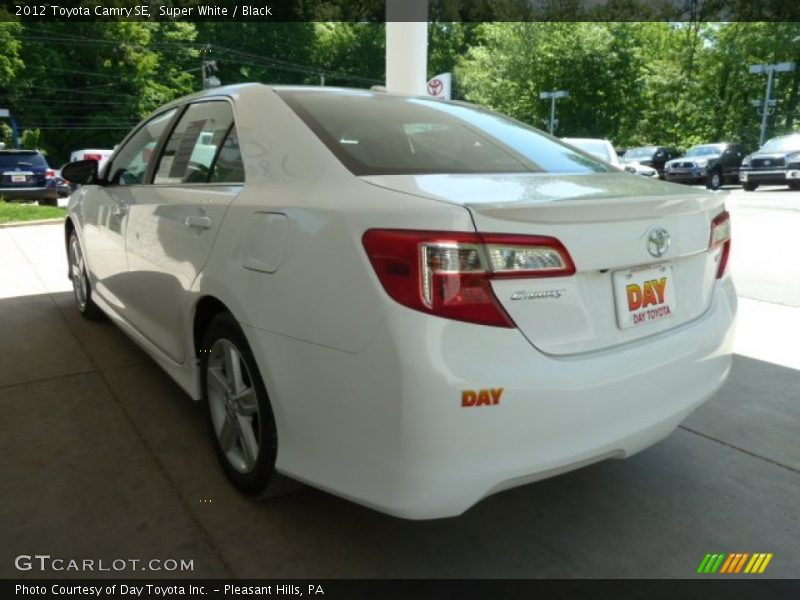 Super White / Black 2012 Toyota Camry SE