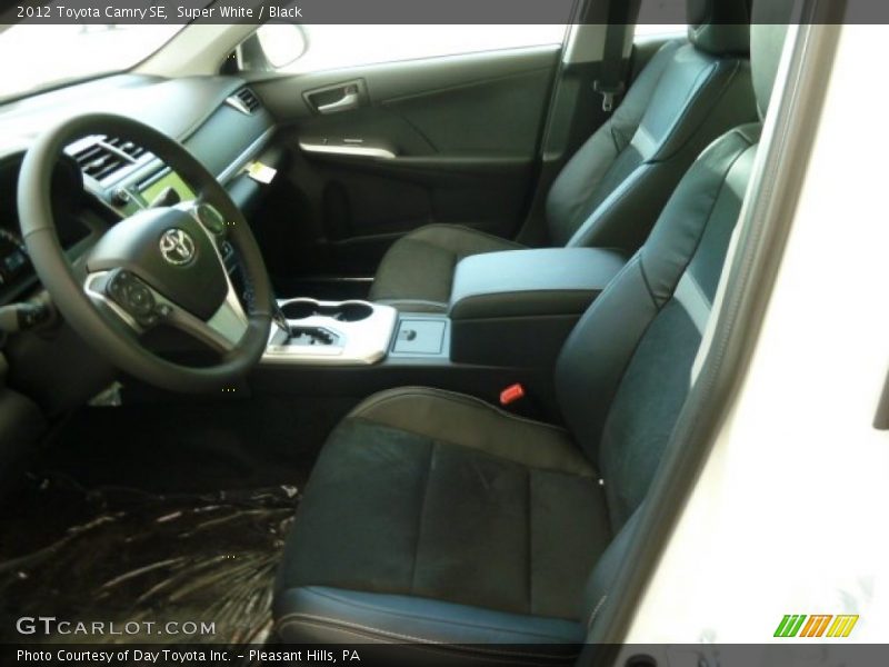 Super White / Black 2012 Toyota Camry SE