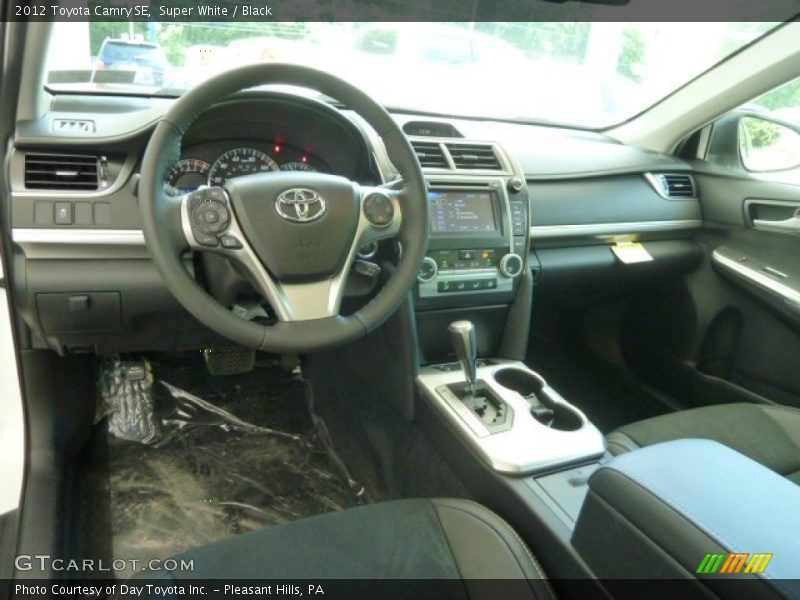 Super White / Black 2012 Toyota Camry SE