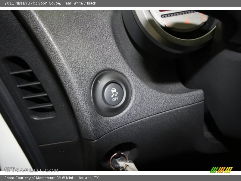 Pearl White / Black 2011 Nissan 370Z Sport Coupe