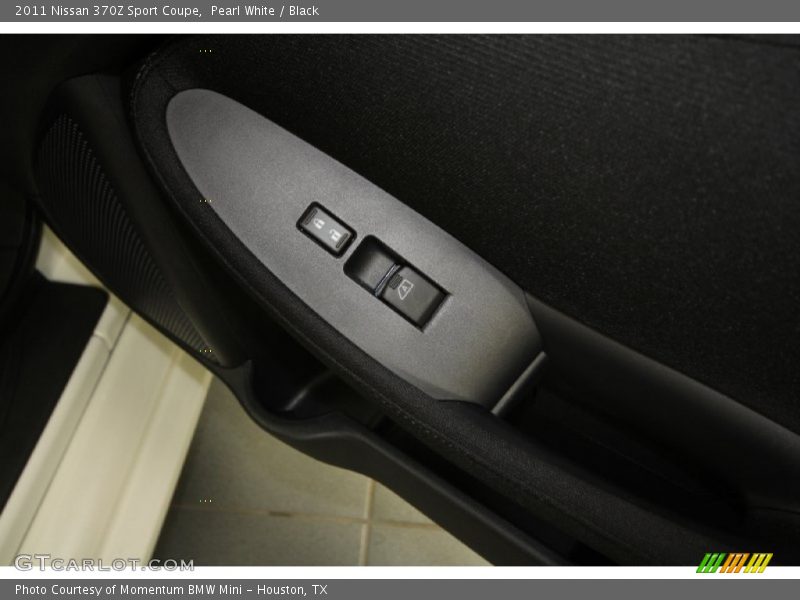 Pearl White / Black 2011 Nissan 370Z Sport Coupe